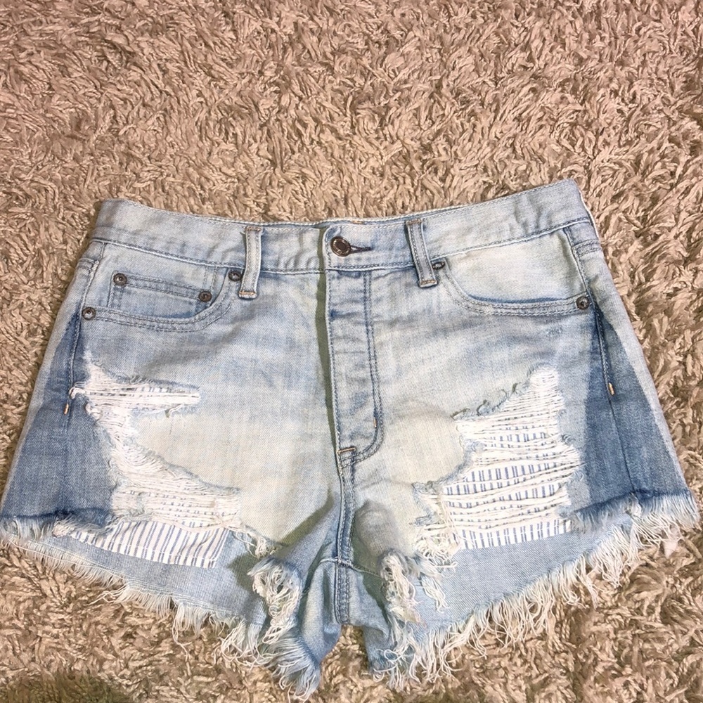 American Eagle distressed vintage high rise festival shorts light wash size 6​​